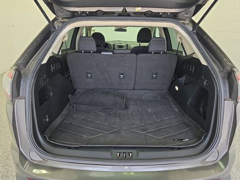 Used 2018 Ford Edge SE FWD image 8