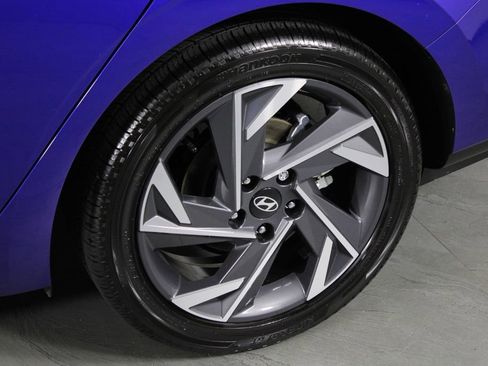 Used 2025 Hyundai Elantra Limited image 11