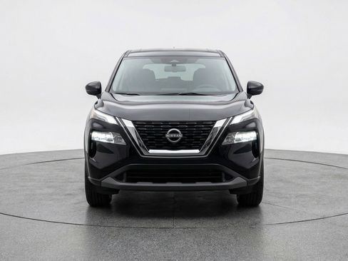 Used 2025 Nissan Rogue SV image 2
