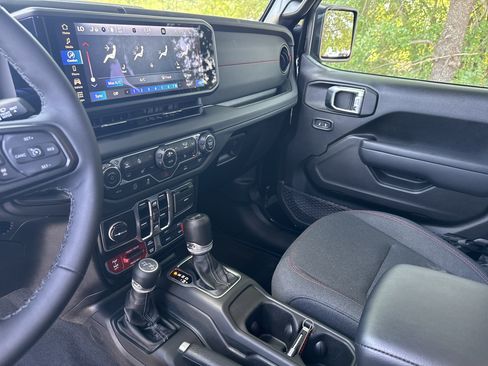 Used 2026 Jeep Wrangler Unlimited Rubicon AWD/4WD image 28