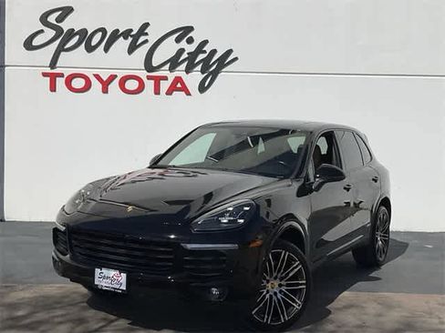 Used 2018 Porsche Cayenne Platinum Edition image 1