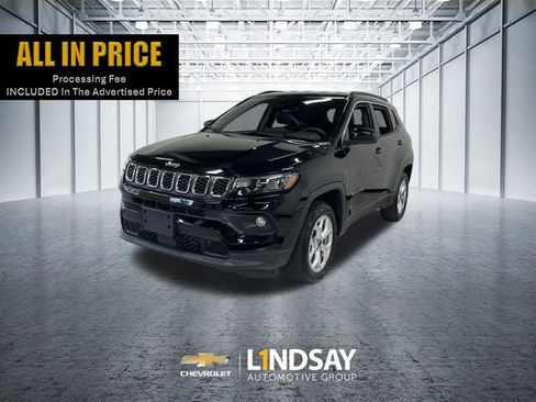 Used 2025 Jeep Compass Latitude AWD/4WD image 1