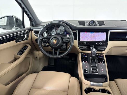 Used 2024 Porsche Macan AWD/4WD image 21