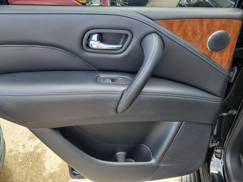 Used 2019 INFINITI QX80 Luxe w/ All-Season Package RWD image 10