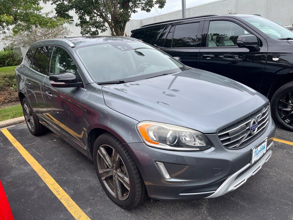 Used 2017 Volvo XC60 T5 Dynamic w/ Advanced Package AWD/4WD image 3