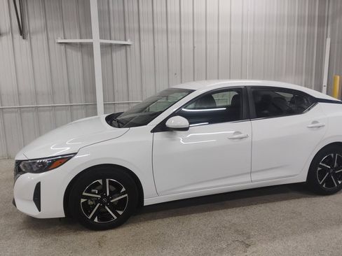 Used 2024 Nissan Sentra SV image 2
