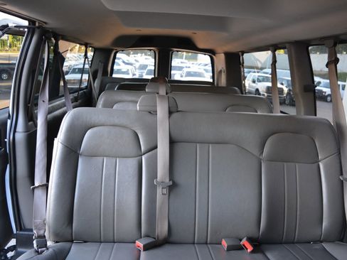 Used 2017 Chevrolet Express 3500 LS image 15