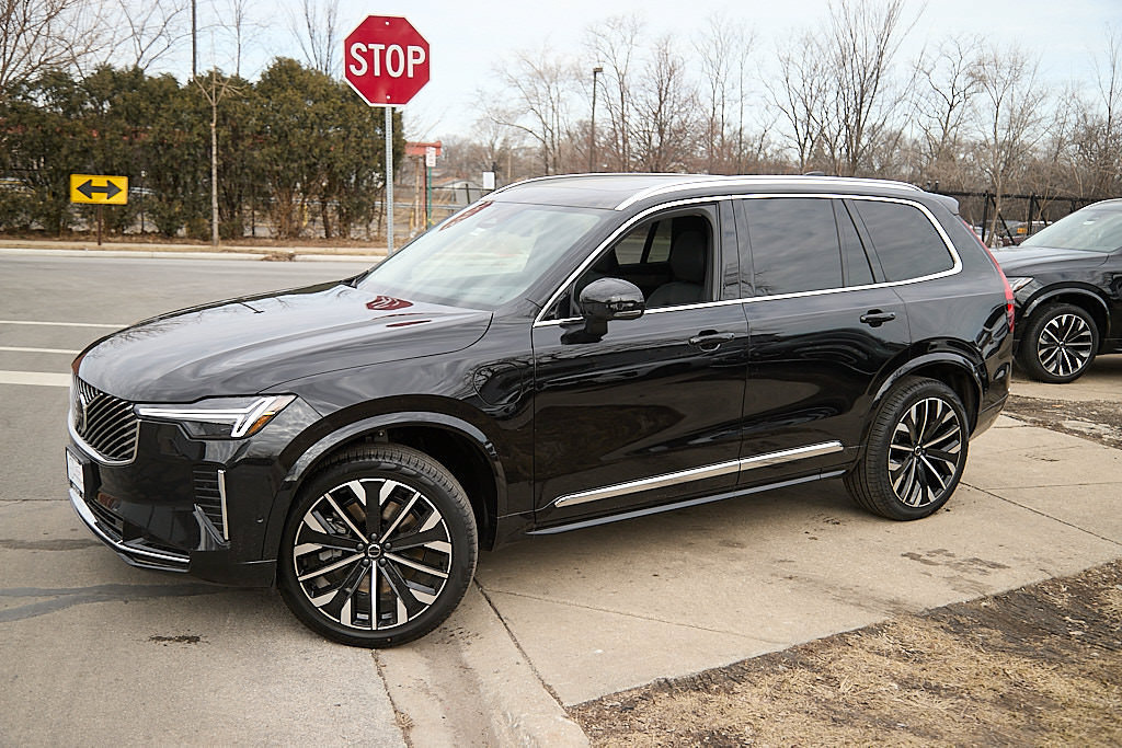 New 2026 Volvo XC90 T8 Ultra w/ Protection Package AWD/4WD image 3