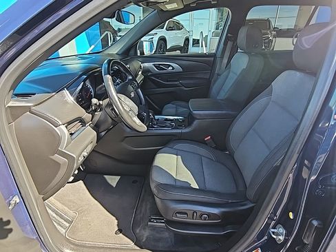 Used 2023 Chevrolet Traverse LT image 9