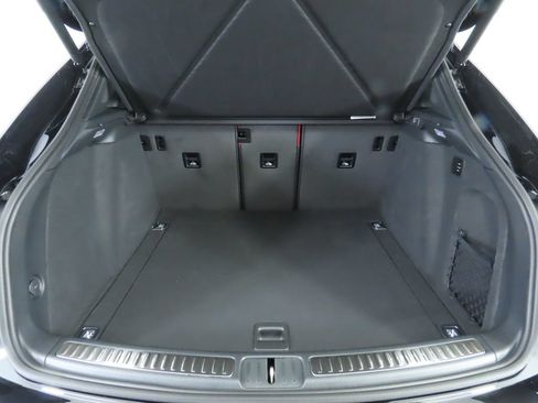 Used 2025 Porsche Macan AWD/4WD image 31