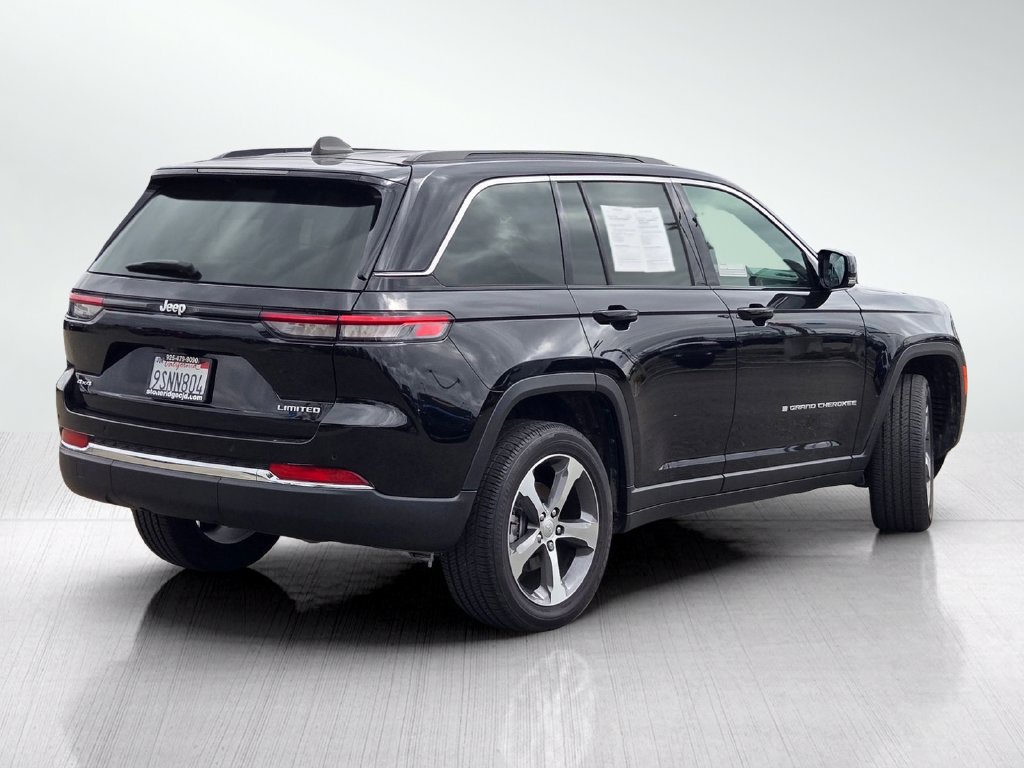 Used 2025 Jeep Grand Cherokee Limited w/ Trailer Tow Package AWD/4WD image 4