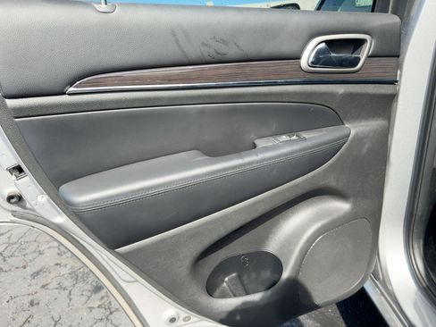 Used 2018 Jeep Grand Cherokee Overland image 31