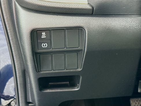 Used 2017 Honda CR-V LX image 10