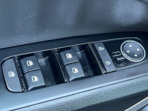 Used 2024 Kia Soul LX w/ Option Group 015 FWD image 13