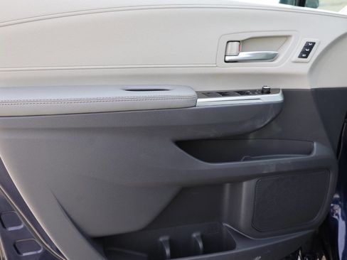 Used 2023 Toyota Sienna Limited image 12