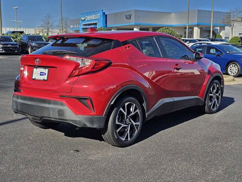 Used 2021 Toyota C-HR XLE image 9