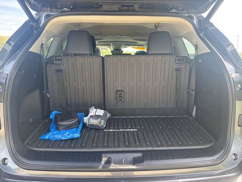 Used 2023 Toyota Highlander XLE FWD image 13