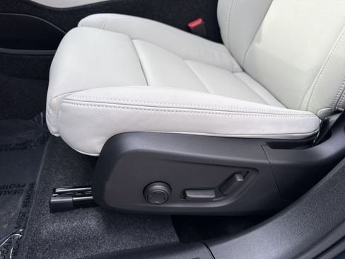 New 2026 Volvo XC40 B5 Ultra w/ Protection Package Premier image 11