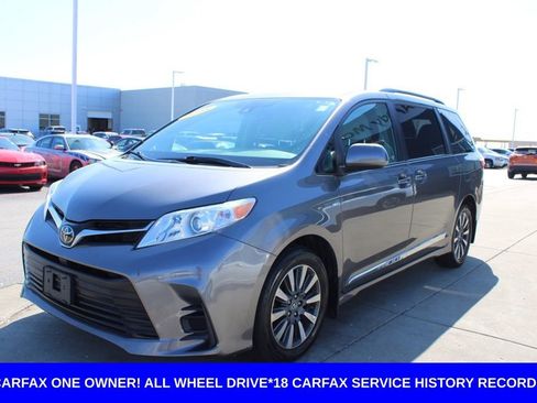 Used 2018 Toyota Sienna LE image 3