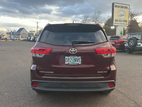 Used 2019 Toyota Highlander XLE w/ Protection Package #3 AWD/4WD image 5