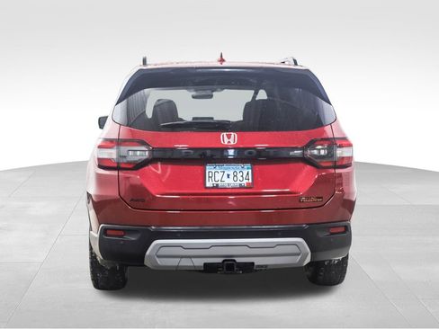 Used 2025 Honda Pilot TrailSport image 4