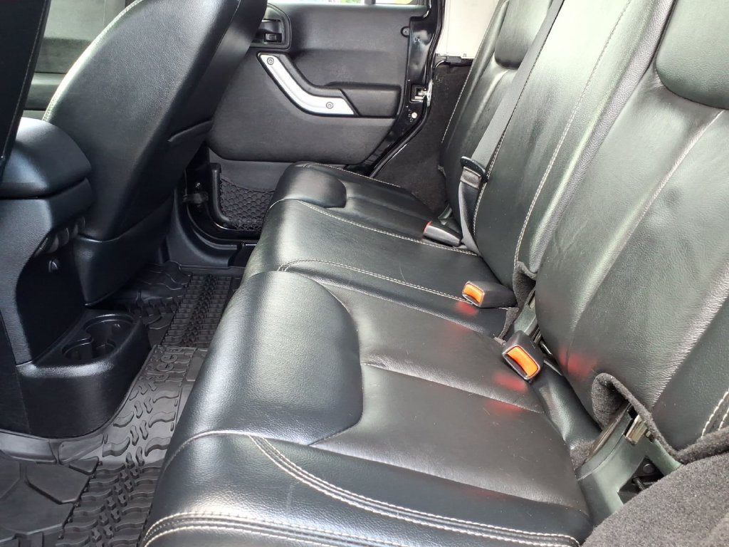 Used 2014 Jeep Wrangler Unlimited Sahara w/ Dual Top Group AWD/4WD image 14