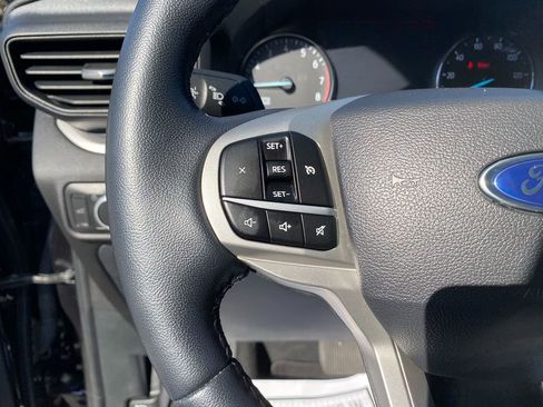 Used 2022 Ford Explorer XLT image 16