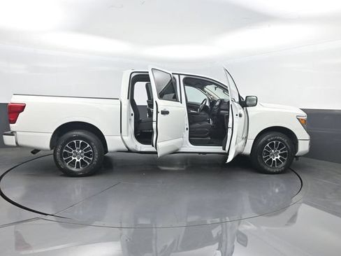 Used 2022 Nissan Titan SV AWD/4WD image 41