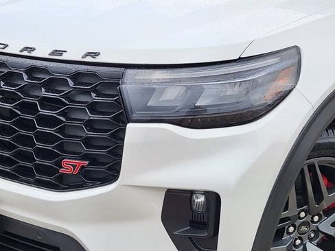Certified 2025 Ford Explorer ST AWD/4WD image 9
