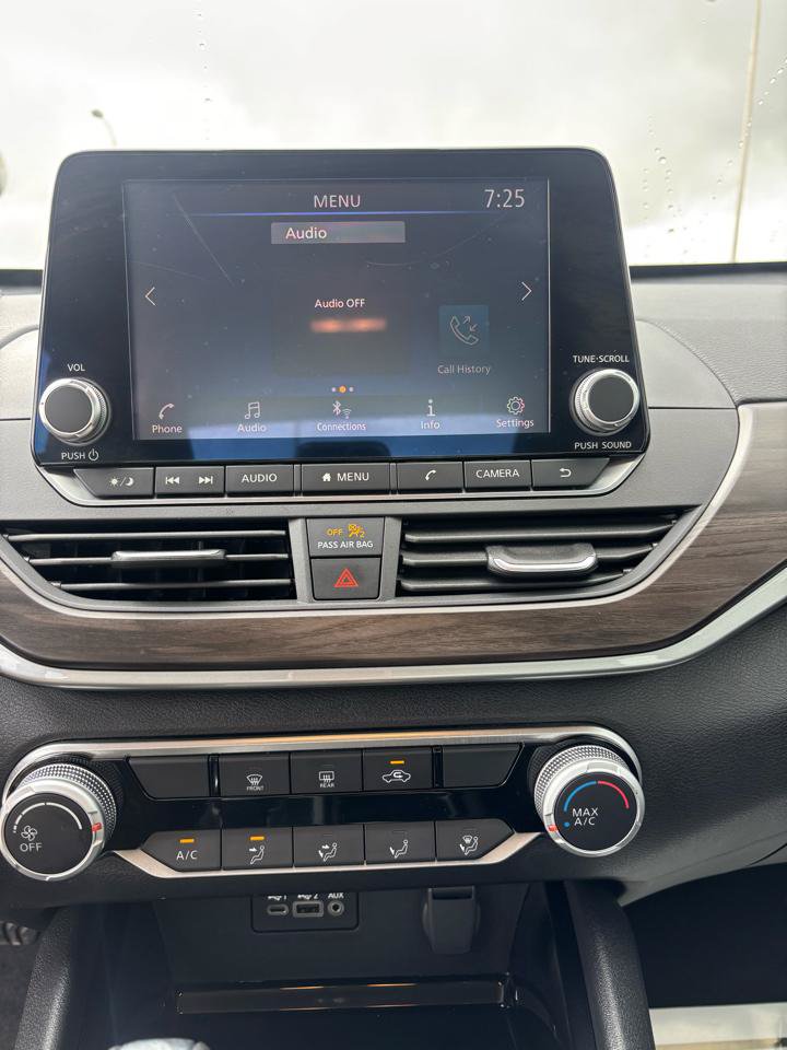 Used 2024 Nissan Altima 2.5 SV FWD image 16