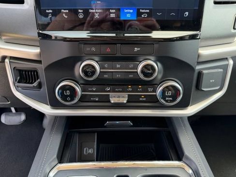 Used 2024 Ford Expedition XLT RWD image 19