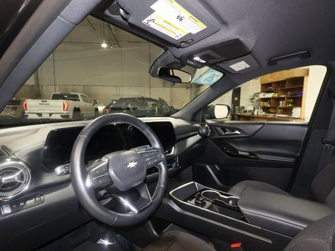 Used 2026 Chevrolet Equinox LT FWD image 9