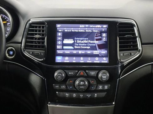 Used 2022 Jeep Grand Cherokee Limited image 28