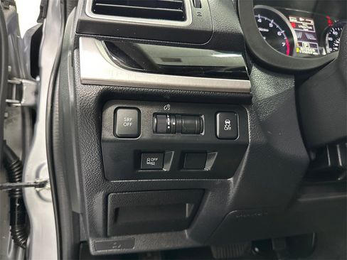 Used 2016 Subaru Crosstrek 2.0i Limited image 32