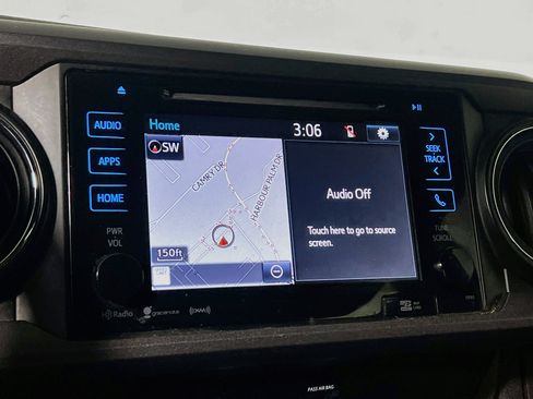 Used 2018 Toyota Tacoma TRD Off-Road AWD/4WD image 27