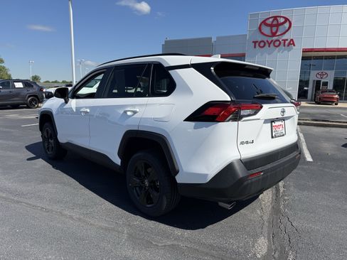 Used 2024 Toyota RAV4 XLE AWD/4WD image 6