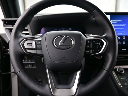 Used 2025 Lexus GX 550 w/ Accessory Package (2T) AWD/4WD image 25