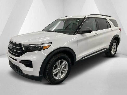 Used 2022 Ford Explorer XLT image 3