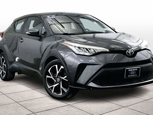 Used 2022 Toyota C-HR XLE image 2