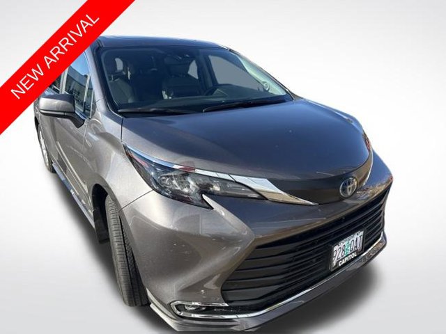 Used 2024 Toyota Sienna XLE w/ XLE Plus Package AWD/4WD image 1