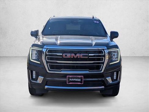 Used 2023 GMC Yukon XL SLT image 2