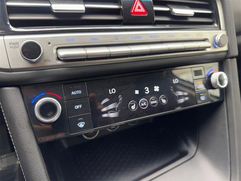 Used 2025 Genesis G70 2.5T image 66