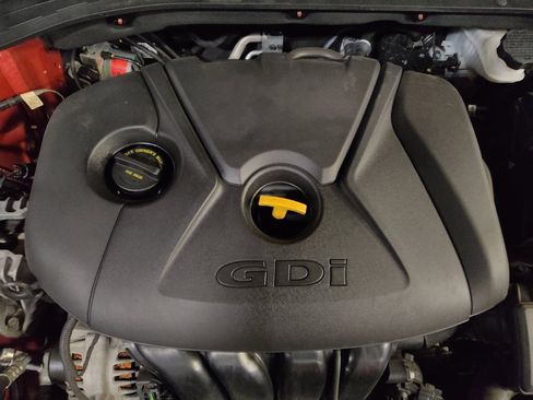 Used 2018 Hyundai Elantra GT image 30