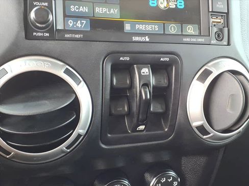 Used 2015 Jeep Wrangler Unlimited Sahara w/ Connectivity Group image 15