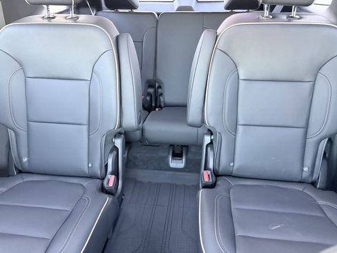 Used 2023 Chevrolet Traverse Premier w/ Redline Edition FWD image 9