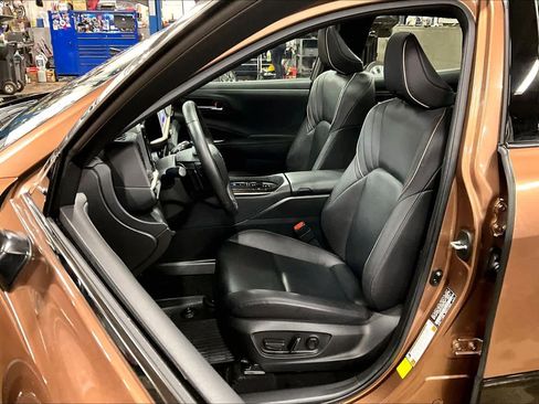 Used 2023 Toyota Crown Platinum image 9