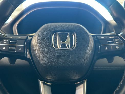 Used 2024 Honda Pilot Touring image 23