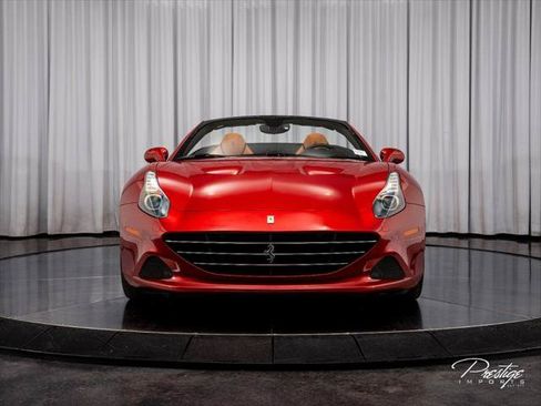 Used 2017 Ferrari California T RWD image 9