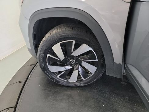 Used 2024 Volkswagen Atlas Cross Sport SE AWD/4WD image 29