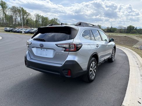 Used 2021 Subaru Outback Premium AWD/4WD image 10